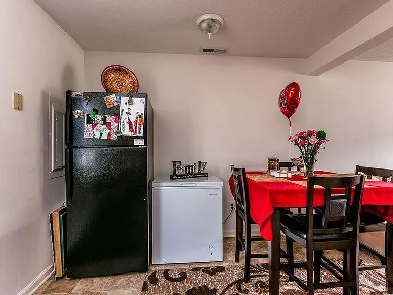 1246 Goldfinch Dr #B — Photo 5