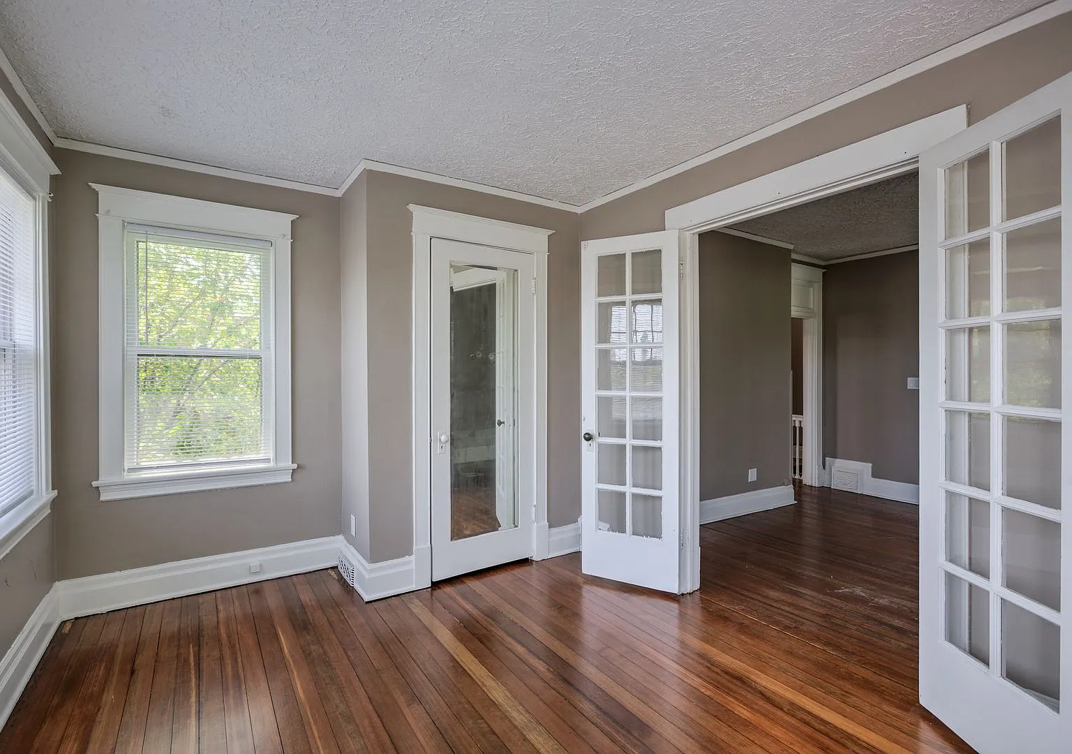 3405 Dewey Avenue — Photo 3