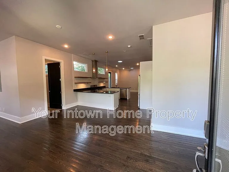 26 Walthall St NE — Photo 6