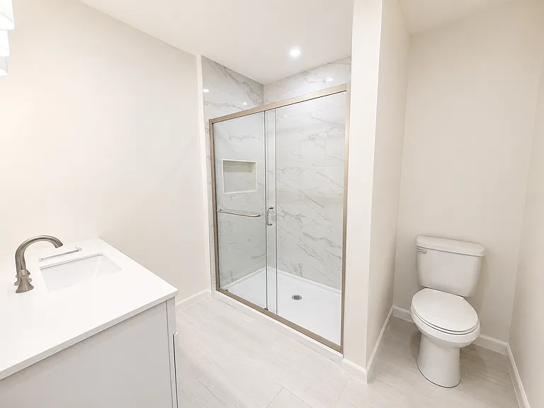 274 SE 9th Ave #2 — Photo 4