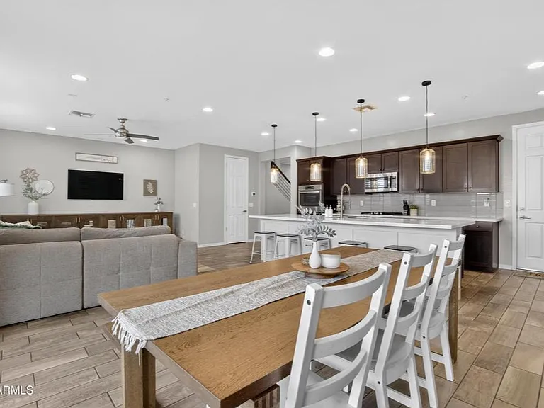 2419 W Gloria Ln — Photo 12
