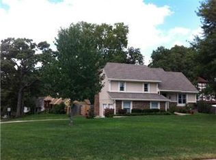 6110 Cottonwood Dr, Shawnee, KS 66216