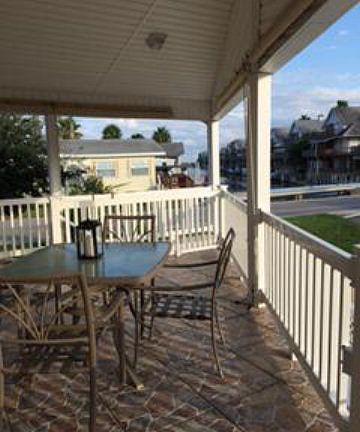 3rd image of 870 W Oyster Dr