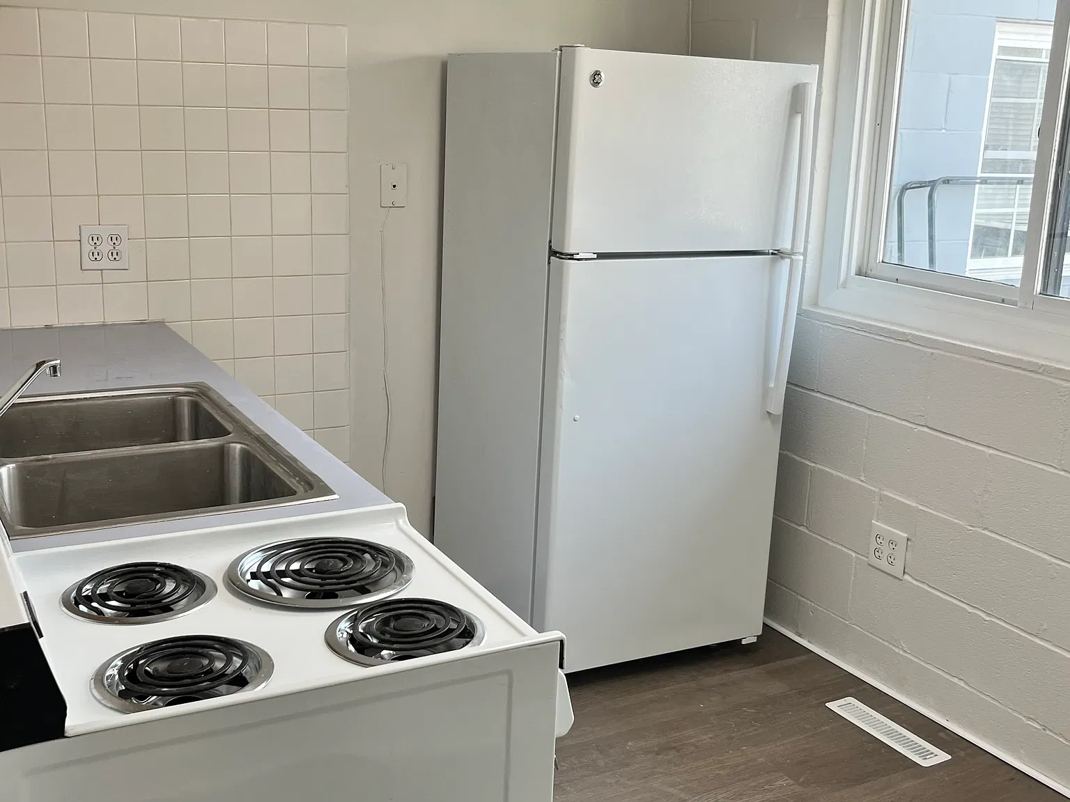 2 bed, 700 sqft, $800 — Photo 3
