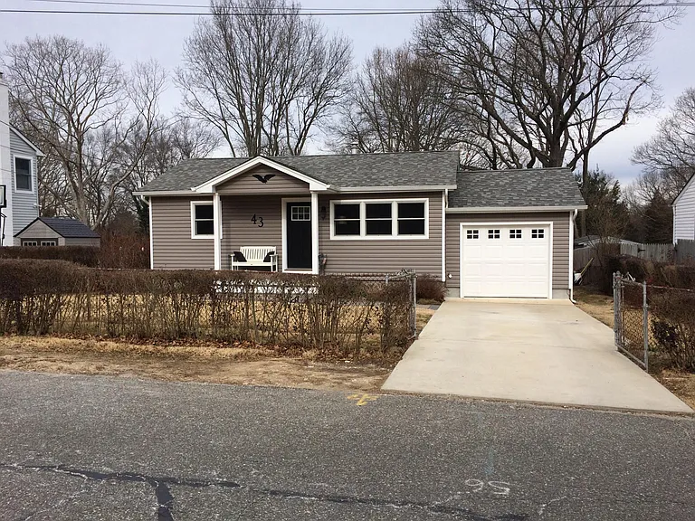 43 Soundview Ave — Photo 2
