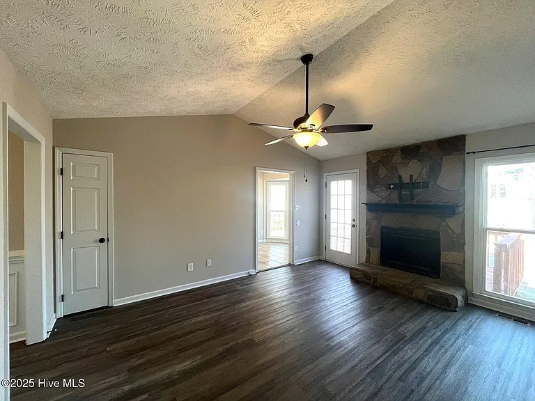 3544 Lubbock Dr — Photo 6