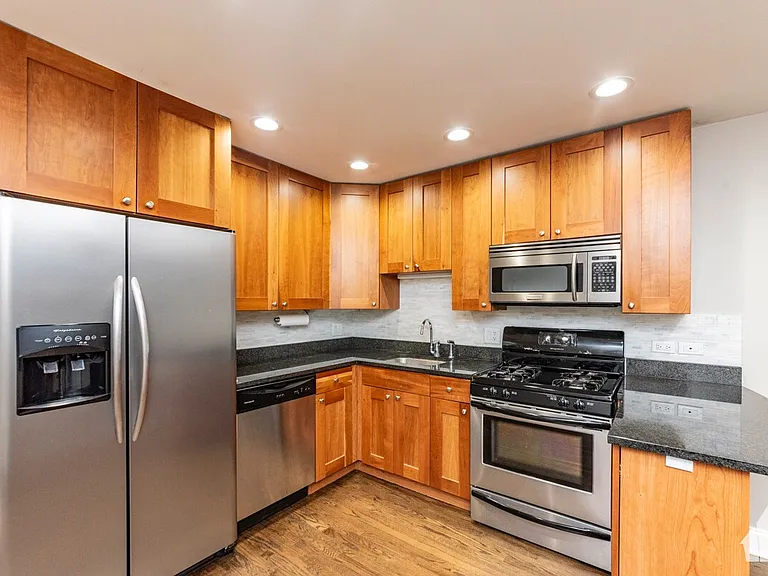 2036 N Larrabee St — Photo 4