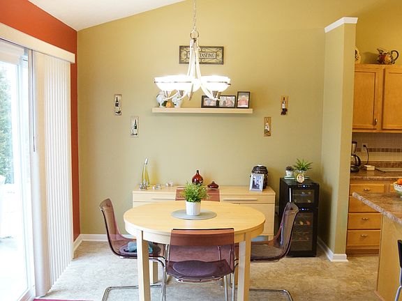 5th image of 72 Ascot Glen Dr