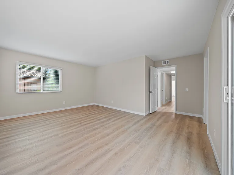 261 Hillcrest Dr #B — Photo 26
