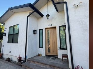 22520 Clarendon St, Woodland Hills, CA 91367