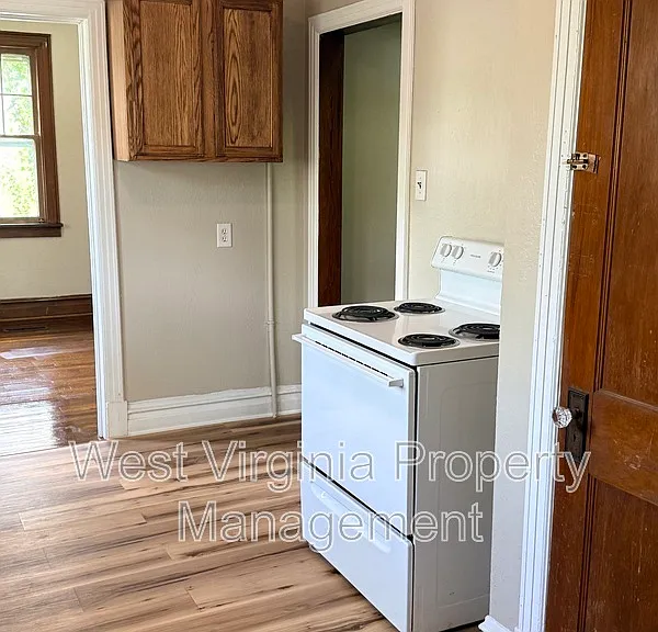 102 Temple St — Photo 8