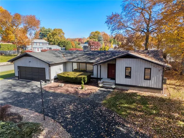55 W River Pkwy, North Providence, RI 02904