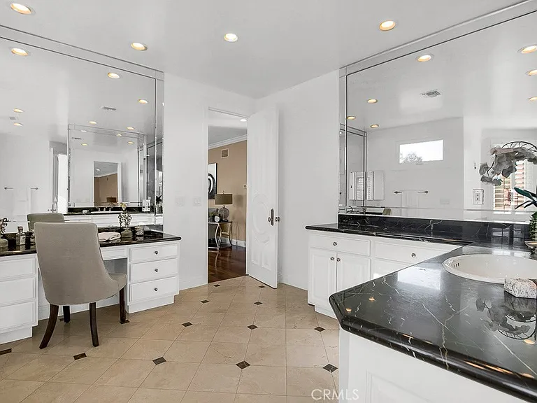 25504 Colette Way — Photo 42