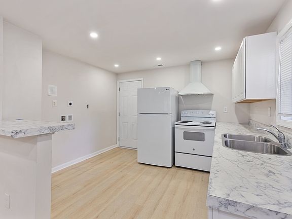 Kitchen with eat in table