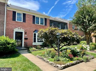 1856 Golf View Ct, Reston, VA 20190
