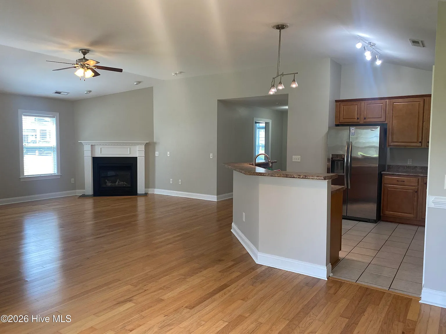 3 bed, 2.0 bath, $1,850 — Photo 4