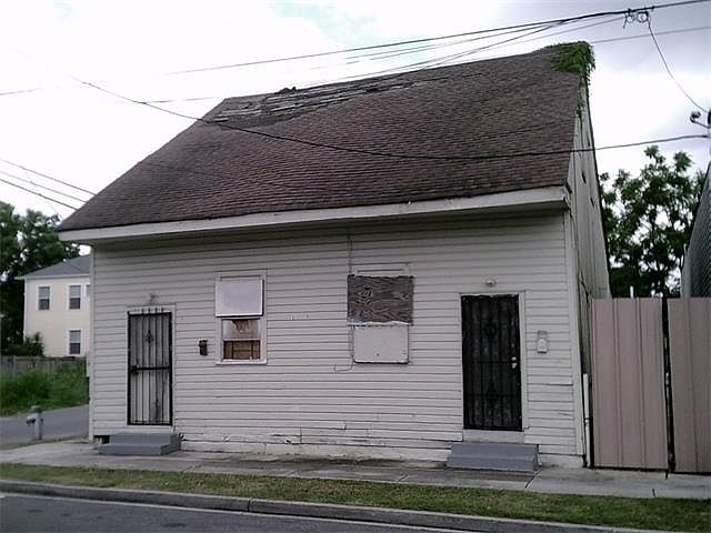 2nd image of 1200 Touro St