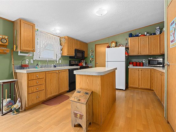 4th image of 1456 W 1st Ave