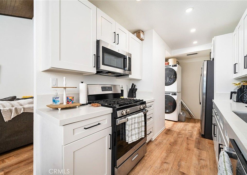 1st image of 1342 W 8th St