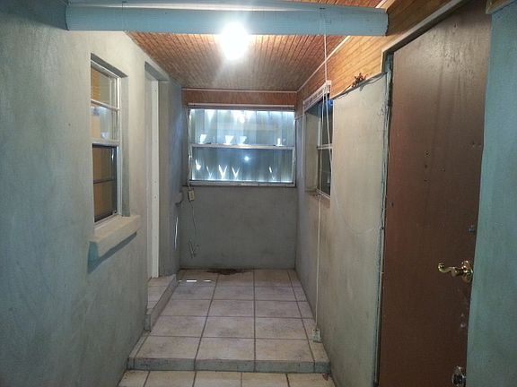 3rd image of 231 SW 7th Ct