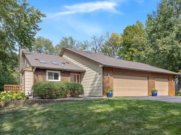 2520 W 105th St, Bloomington, MN 55431