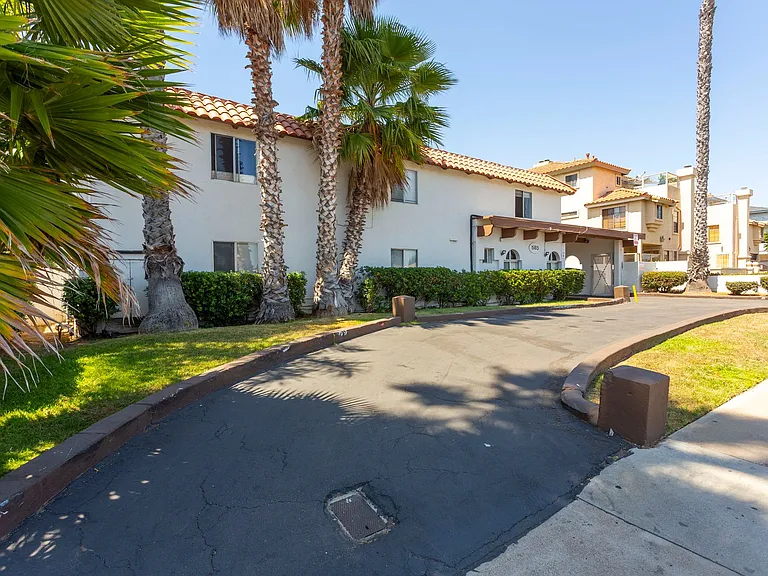Paloma Apartments — Photo 11