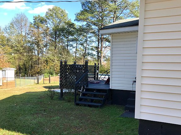 Deck and Pool, Fenced yard.