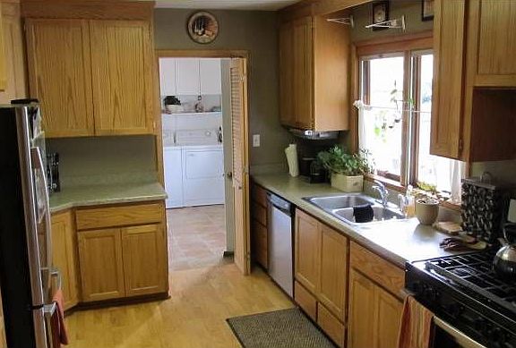 3rd image of 2208 Sheridan St