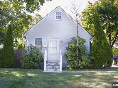 471 Ryders Ln, East Brunswick, NJ, 08816