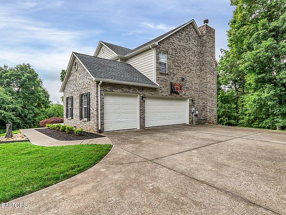 3rd image of 2219 White Frye Ln