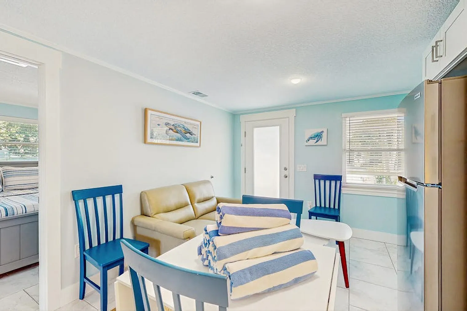 2 bed, 1.0 bath, 602 sqft, $4,812 — Photo 2