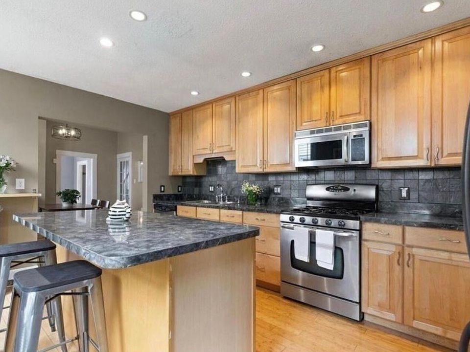 1st image of 53 Franklin St