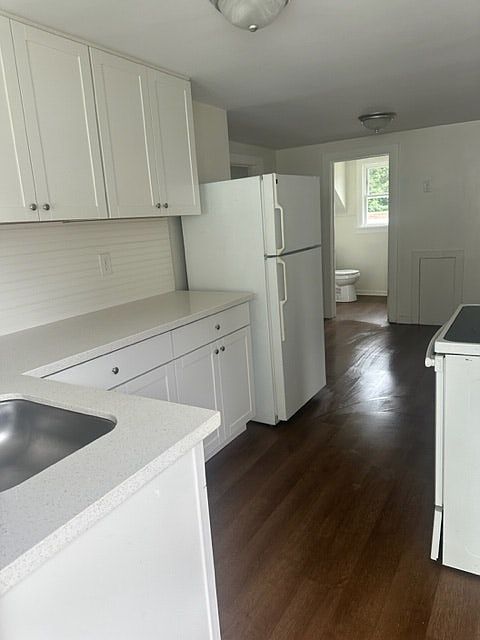 Entry/ Kitchen