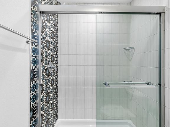 5th image of 1939 Argyle Ave #4
