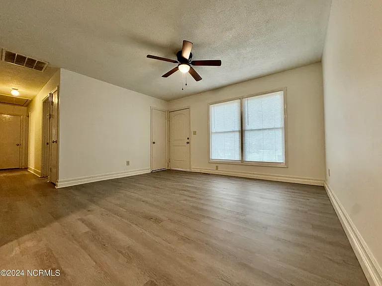 219 Stratford Rd — Photo 10