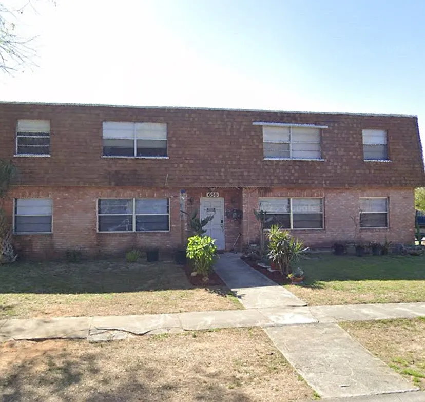 656 Williamsburg Dr — Photo 1