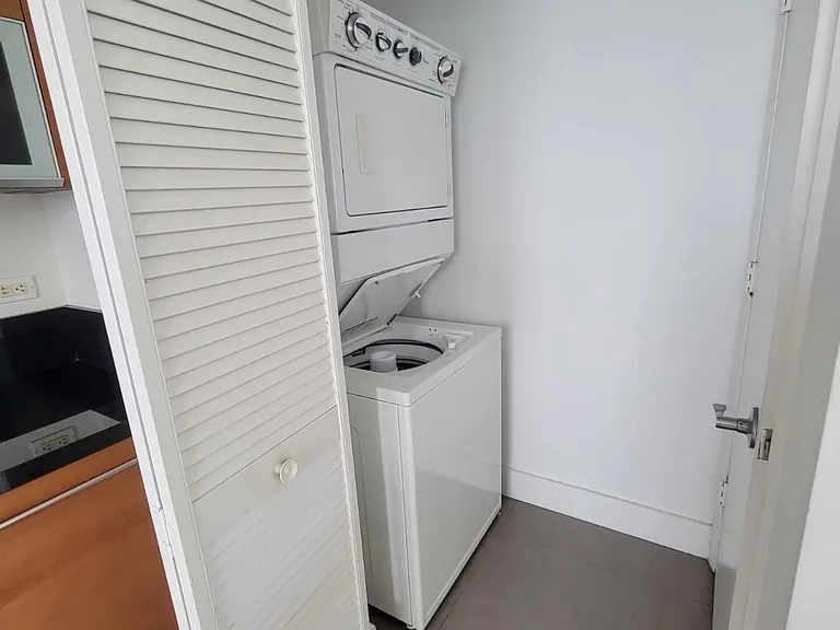 244 Biscayne Blvd #2607 — Photo 7