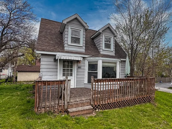 5108 Fountain Ln, McCullom Lake, IL 60050
