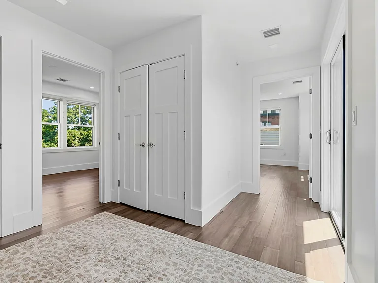 10 Spring Garden St #3 — Photo 27