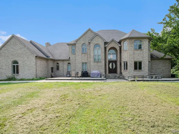 4196 Kensington Rd, Milford, MI 48380