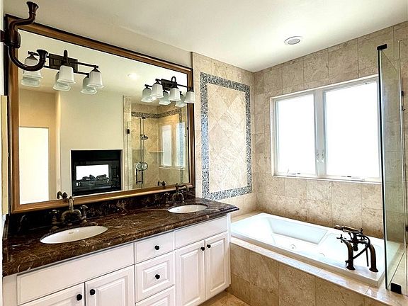 3rd image of 502 Larkspur Ave #2