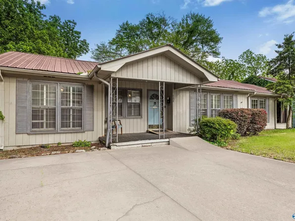 825 Gunter Ave, Guntersville, AL 35976