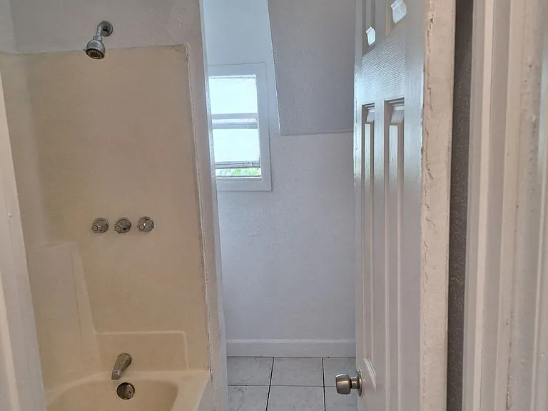 507 Sumner St — Photo 10