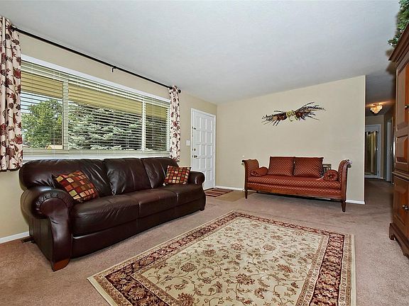 3rd image of 6373 Ashcroft Dr