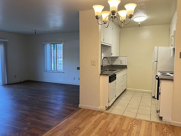2nd image of 190 Eastmoor Ave APT 1