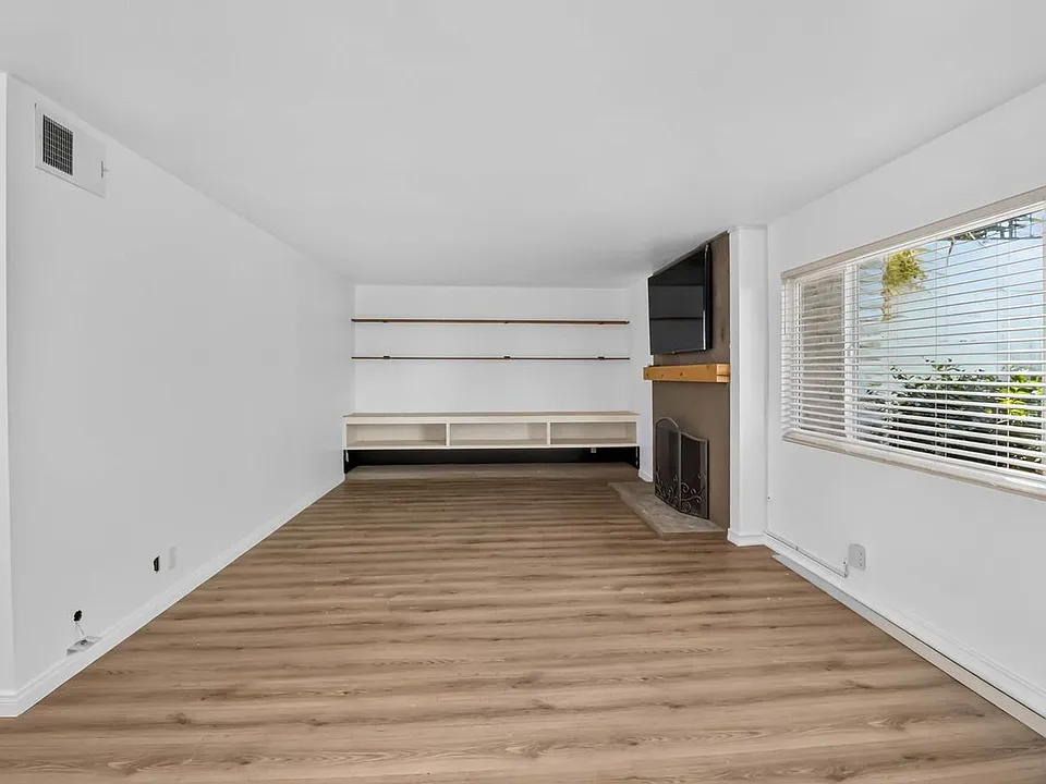 806 E 4th Ave #7