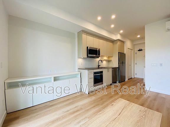 3rd image of 1274 Devonshire Ave #409