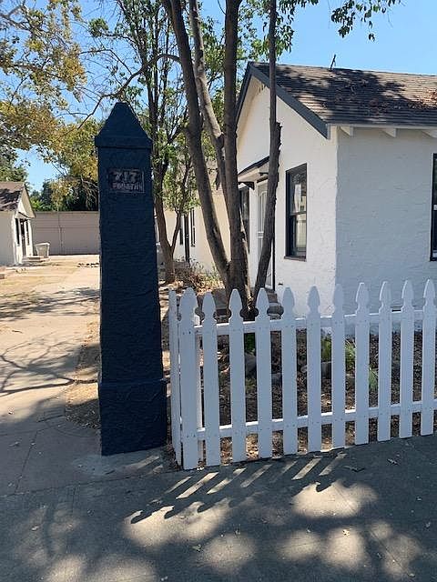 Completely renovated One bedroom cottages! Alley access, one car garage included