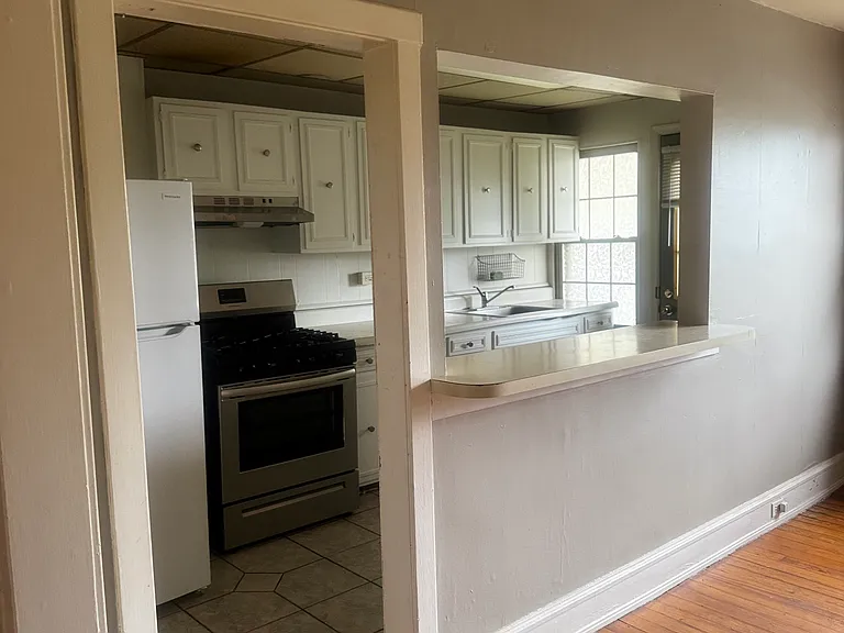 2100 Lancaster Ave — Photo 6
