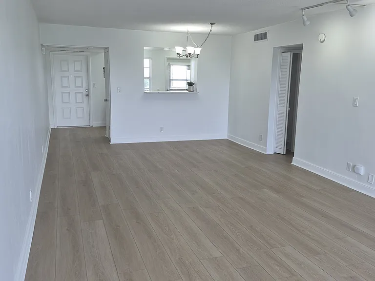 3050 N Palm Aire Dr #702 — Photo 39